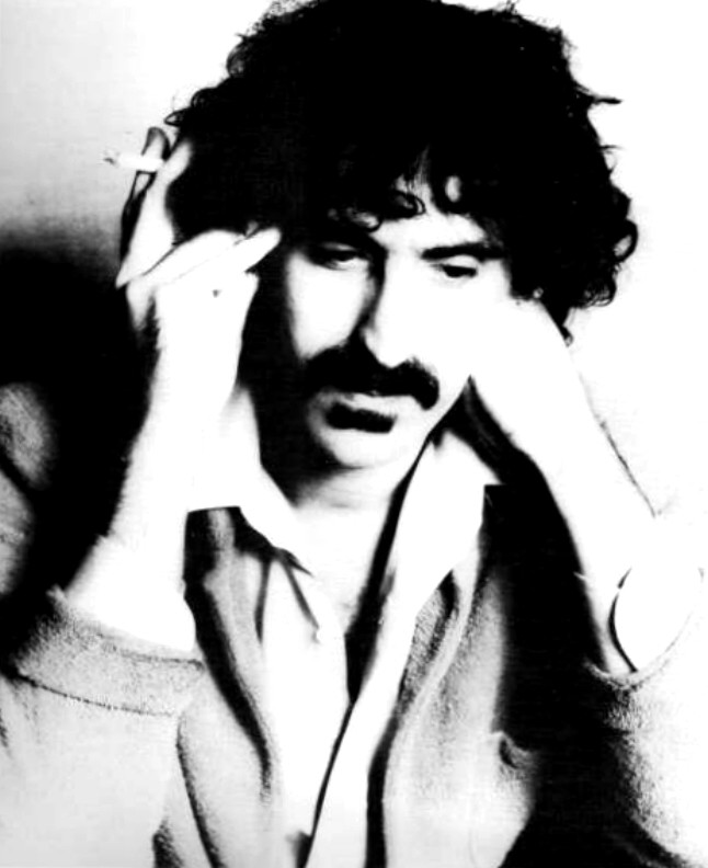 Foto por John Livzey