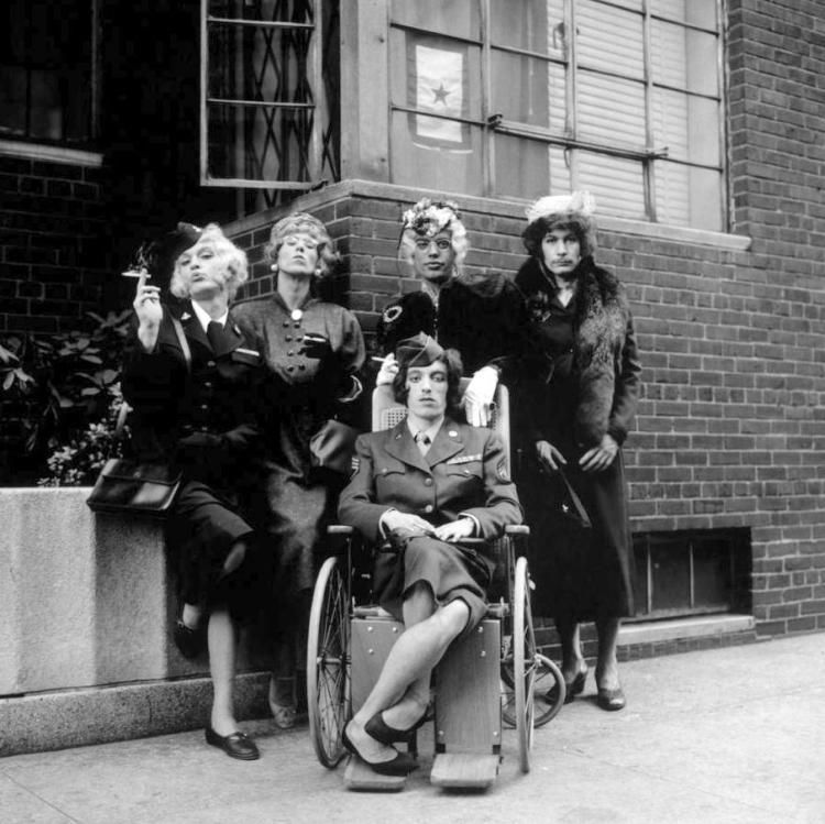  I Rolling Stones travestiti da donne (foto di Jerry Schatzberg)